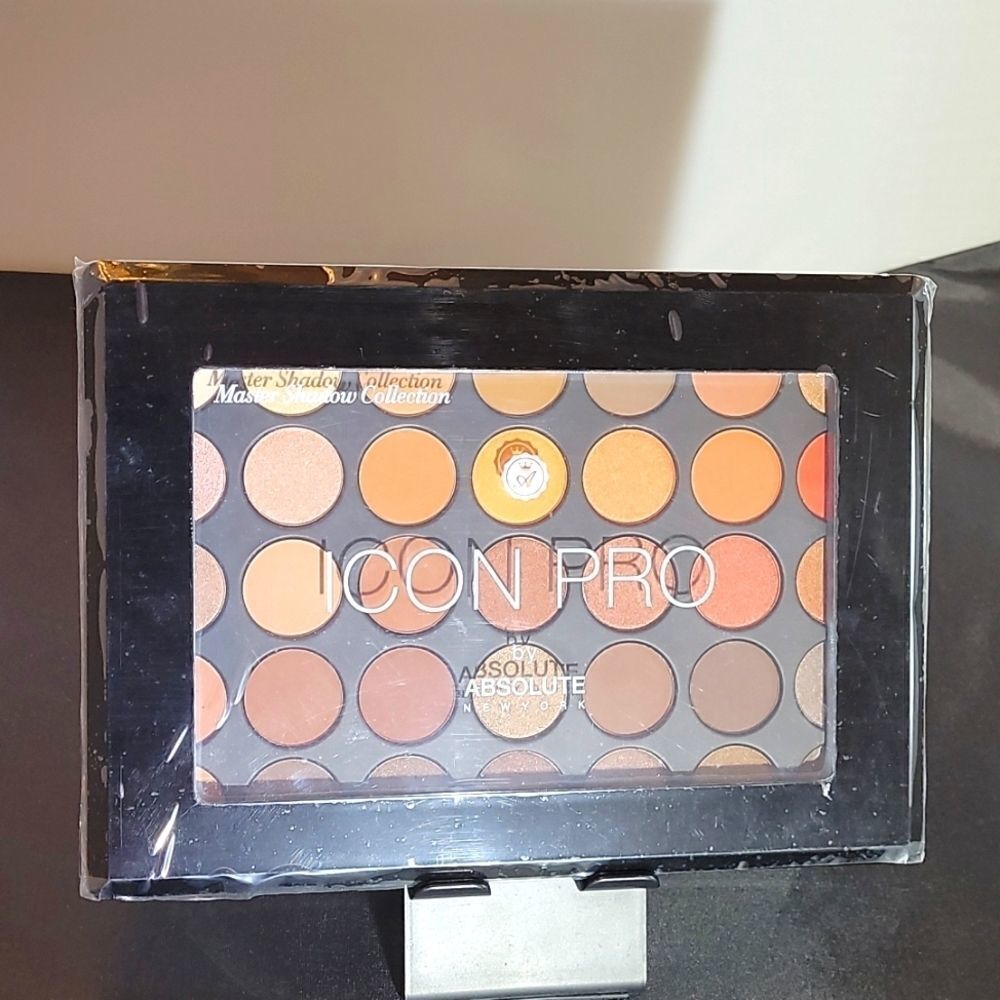 ICON PRO MASTER SHADOW COLLECTION BY ABSOLUTE NEW YORK
